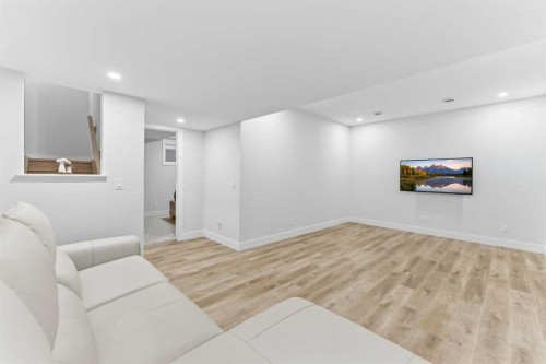 377 Magnolia Way Se, Calgary, AB 
