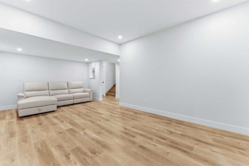 377 Magnolia Way Se, Calgary, AB 