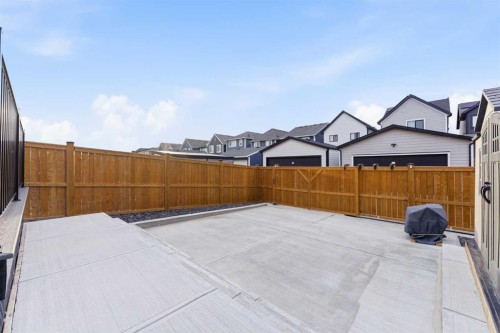 377 Magnolia Way Se, Calgary, AB 