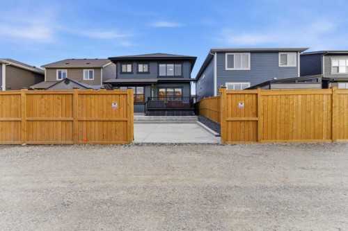 377 Magnolia Way Se, Calgary, AB 