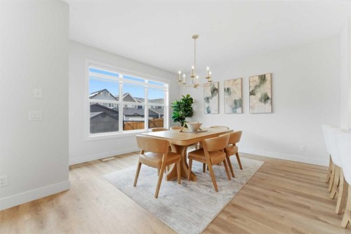 377 Magnolia Way Se, Calgary, AB 
