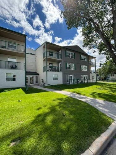 302-105 7 Avenue SE High River, AB T1V 1V8