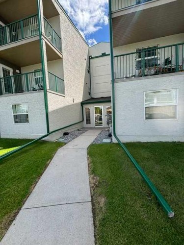 302-105 7 Avenue Se, High River, AB 