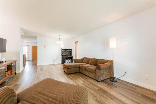 52 Covington Road Ne, Calgary, AB 