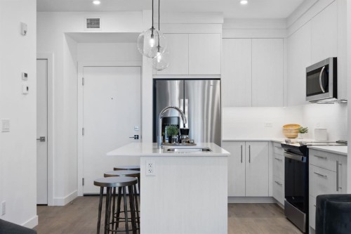 4313-6 Merganser Drive West, Chestermere, AB - Indoor Photo Showing Kitchen With Upgraded Kitchen