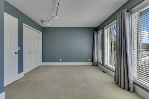 2215 3 Avenue Nw, Calgary, AB 