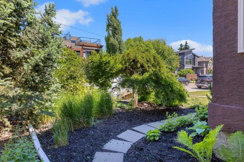 2215 3 Avenue Nw, Calgary, AB 
