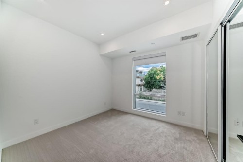 260-110 18A Street Nw, Calgary, AB - Indoor Photo Showing Other Room