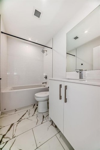 260-110 18A Street Nw, Calgary, AB - Indoor Photo Showing Bathroom