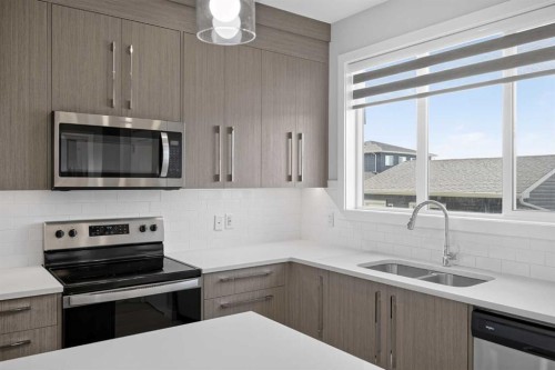 204 Chelsea Manor, Chestermere, AB 