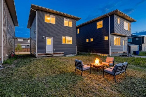 204 Chelsea Manor, Chestermere, AB 