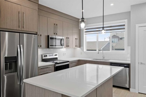 204 Chelsea Manor, Chestermere, AB 