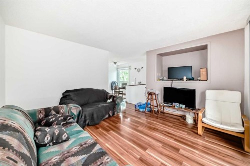 4218 38 Street Ne, Calgary, AB 