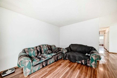 4218 38 Street Ne, Calgary, AB 