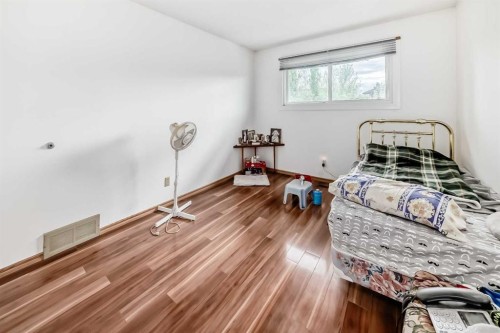 4218 38 Street Ne, Calgary, AB 
