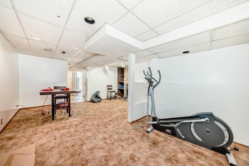 4218 38 Street Ne, Calgary, AB 