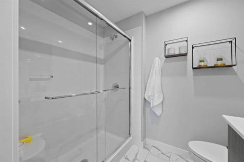 1521-63 Corner Glen Crescent Ne, Calgary, AB - Indoor Photo Showing Bathroom