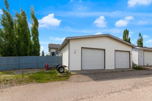 18 West Mcmanus Road, Cochrane, AB 