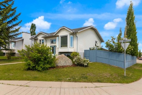 18 West Mcmanus Road, Cochrane, AB 