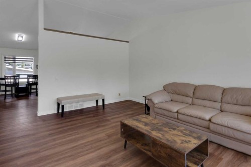 18 West Mcmanus Road, Cochrane, AB 