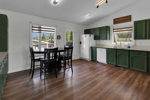 18 West Mcmanus Road, Cochrane, AB 