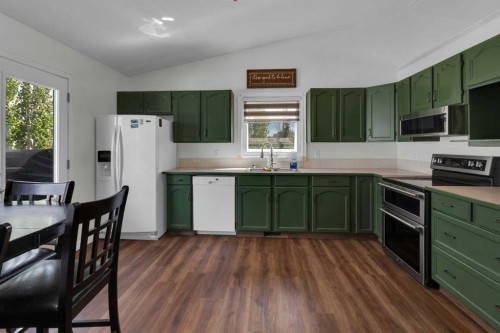 18 West Mcmanus Road, Cochrane, AB 