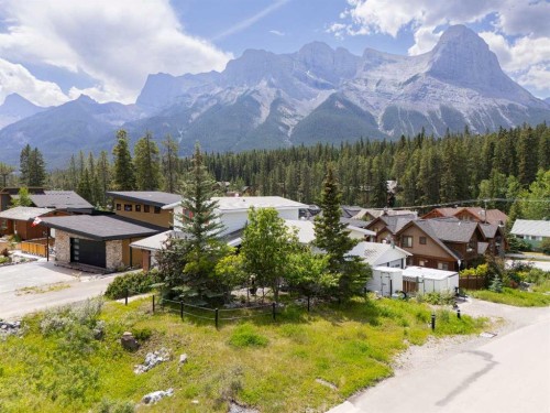 18 Macdonald Place, Canmore, AB 