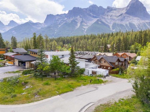18 Macdonald Place, Canmore, AB 