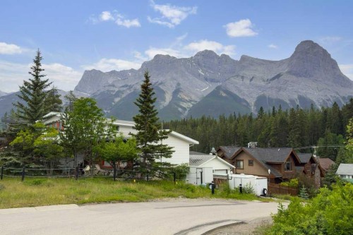 18 Macdonald Place  Canmore, AB T1W 2N1