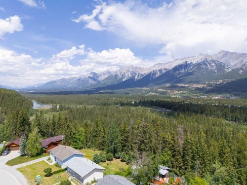 18 Macdonald Place, Canmore, AB 