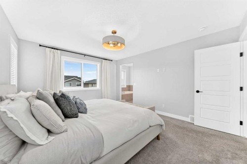 76 Shale Avenue, Cochrane, AB 