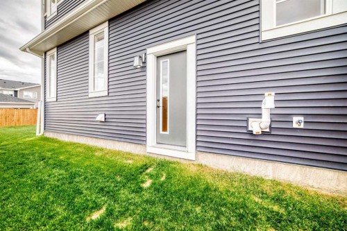 76 Shale Avenue, Cochrane, AB 