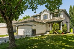 72 Douglas Glen Heights SE Calgary, AB T2Z 3T5