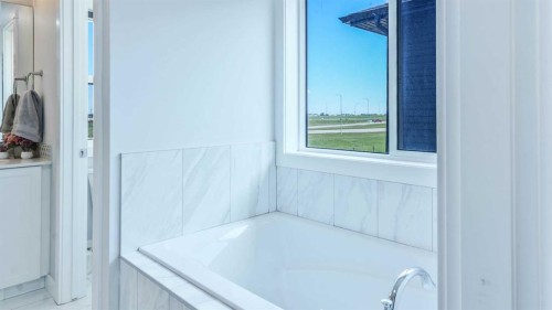 889 Corner Meadows Way Ne, Calgary, AB 