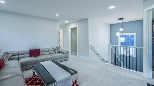 889 Corner Meadows Way Ne, Calgary, AB 