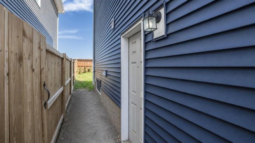 889 Corner Meadows Way Ne, Calgary, AB 