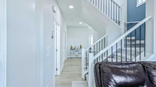 889 Corner Meadows Way Ne, Calgary, AB 