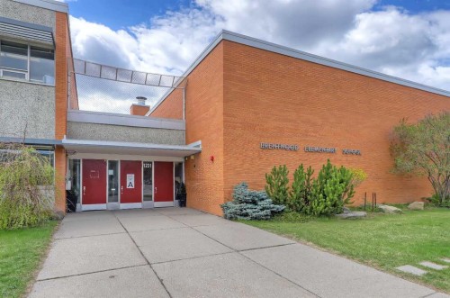 4315 Charleswood Drive Nw, Calgary, AB 