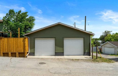 229 84 Avenue Se, Calgary, AB 