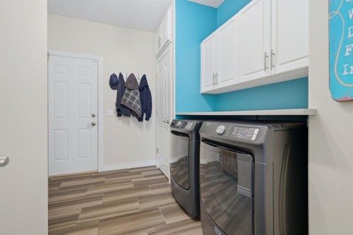 16 Coopers Heights Sw, Airdrie, AB 