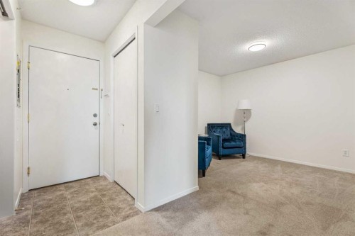 3421-1620 70 Street Se, Calgary, AB - Indoor Photo Showing Other Room