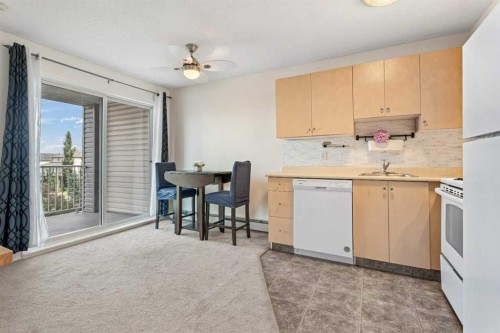3421-1620 70 Street Se, Calgary, AB - Indoor Photo Showing Kitchen