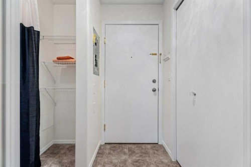 3421-1620 70 Street Se, Calgary, AB - Indoor Photo Showing Other Room