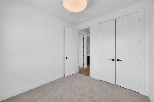 124 Greenwich Drive Nw, Calgary, AB 