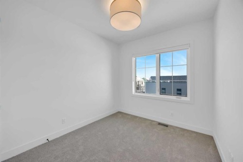 124 Greenwich Drive Nw, Calgary, AB 
