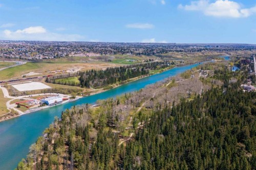 124 Greenwich Drive Nw, Calgary, AB 