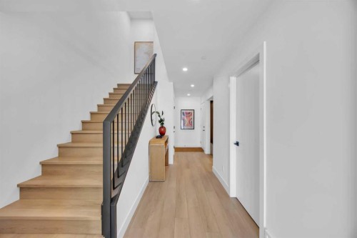 124 Greenwich Drive Nw, Calgary, AB 