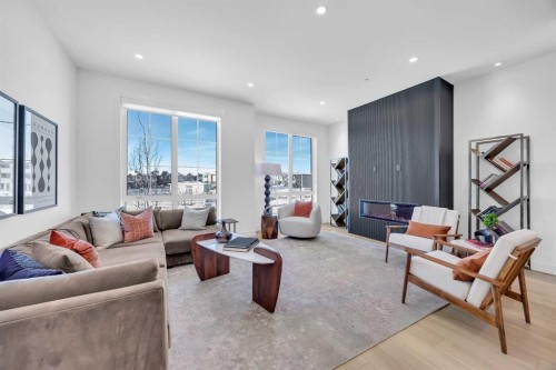 124 Greenwich Drive Nw, Calgary, AB 