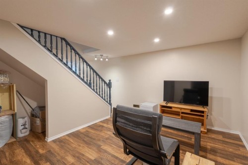 119 Midland Place Se, Calgary, AB 