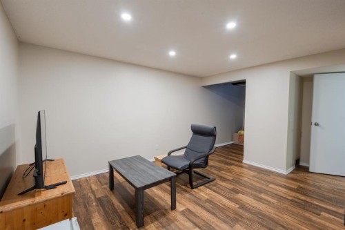 119 Midland Place Se, Calgary, AB 